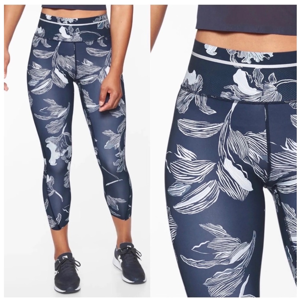 Athleta Sonic Floral Print Crop‎ Leggings Navy White Blue Yoga Running Womens L